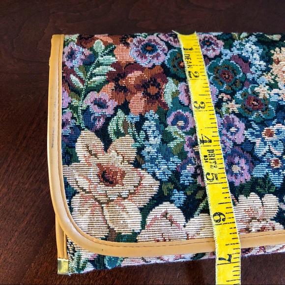 Vintage floral print clutch - Picture 5 of 10